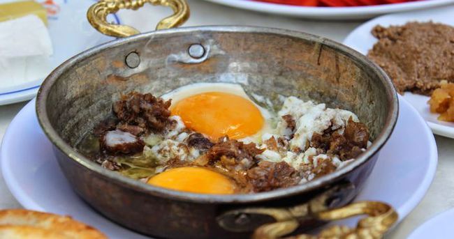 Kavurmalı Yumurta